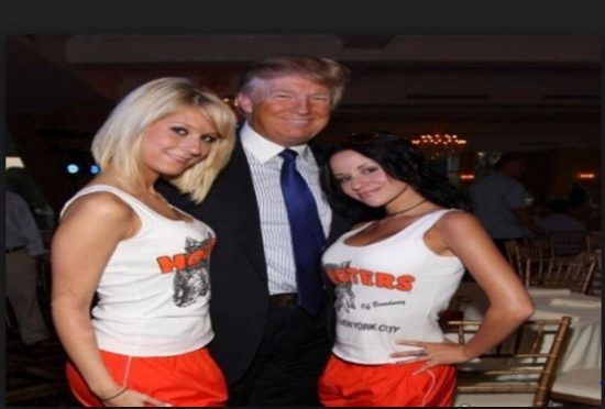 Trump avec les filles de Hooter