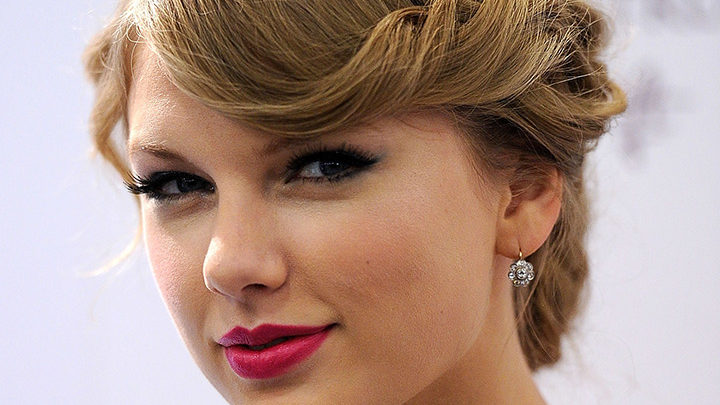 cropped 10 superbes coiffures hautes par Taylor Swift