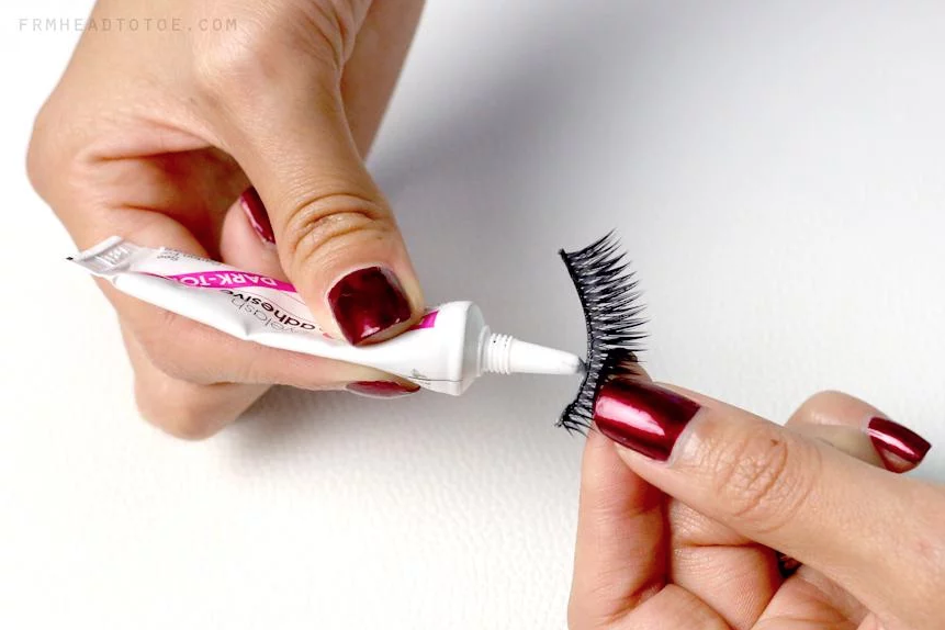 Precision in Eyelash Glue Application
