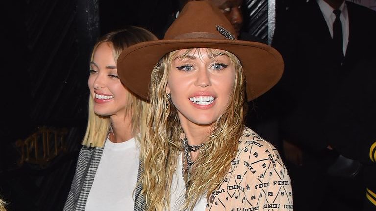 cropped kaitlynn carter and miley cyrus seen out and about in news photo 1164297002 1567524279 Miley Cyrus et Kaitlynn Carter
