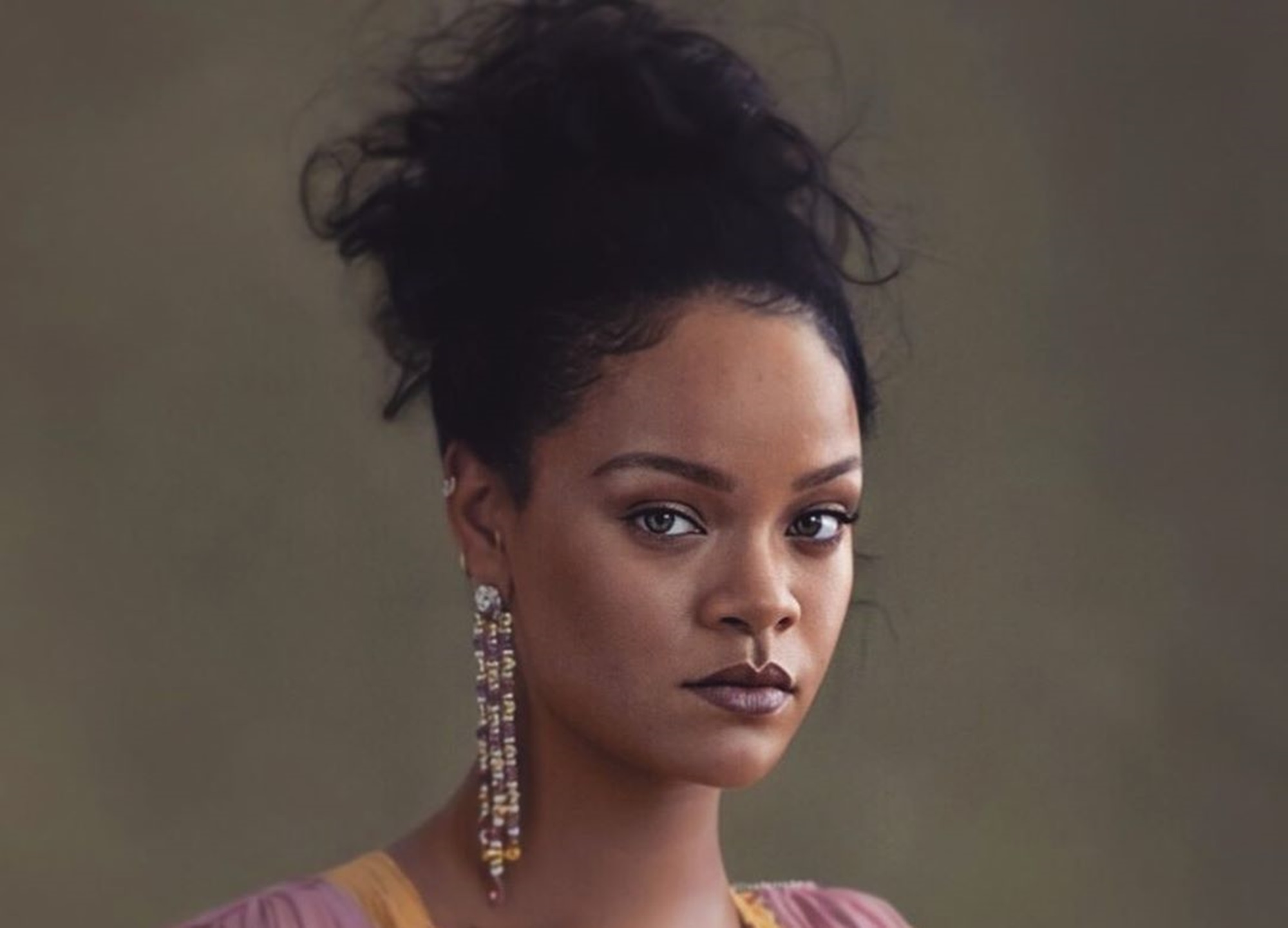 Rihanna montre son superbe corps de plage dans un maillot de bain inspiré par le teint de peau