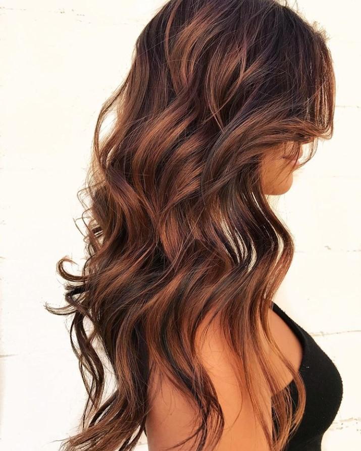 Reflets caramel coloration coupe coiffure cheveux 2020 Tendances coiffure