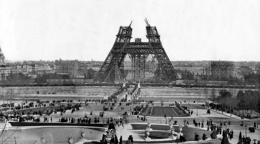 debut construction tour eiffel 15 avril 1888 900x500 1 photos historiques