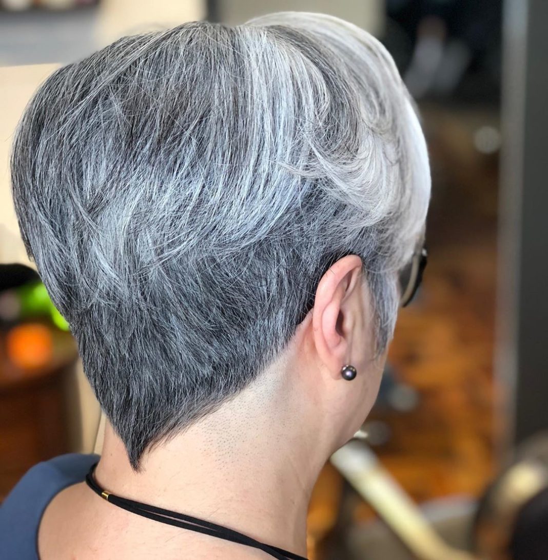 Des coupes de cheveux spéciales cheveux gris