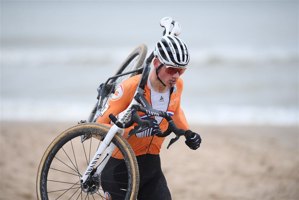 Mathieu Van der Poel champion de cyclo-cross pour la quatrième fois