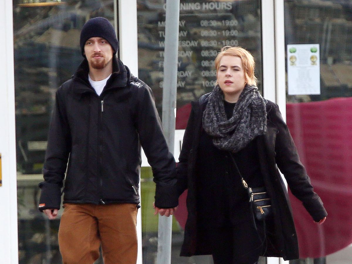 0 PAY Isabella Cruise with new husband Max Parker in December 2015 Ellie Goulding