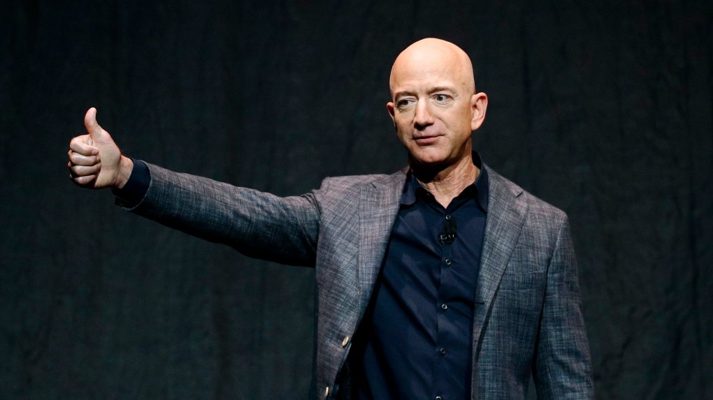 Jeff Bezos cède la place de CEO à Andy Jassy.