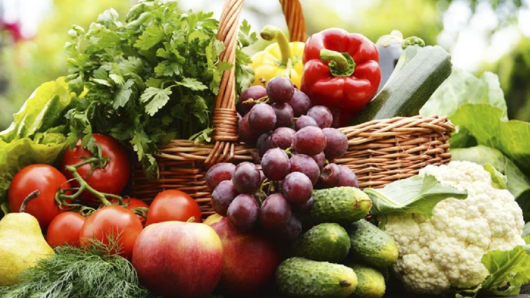 Protégez votre santé : éliminez les pesticides des fruits et légumes grâce à ces méthodes simples