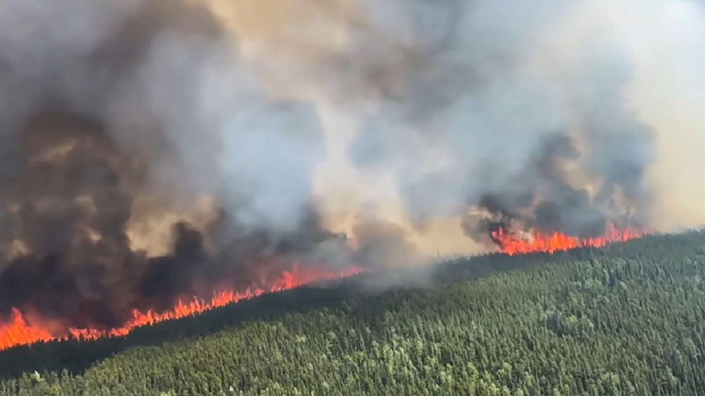 Les incendies ravagent le Canada