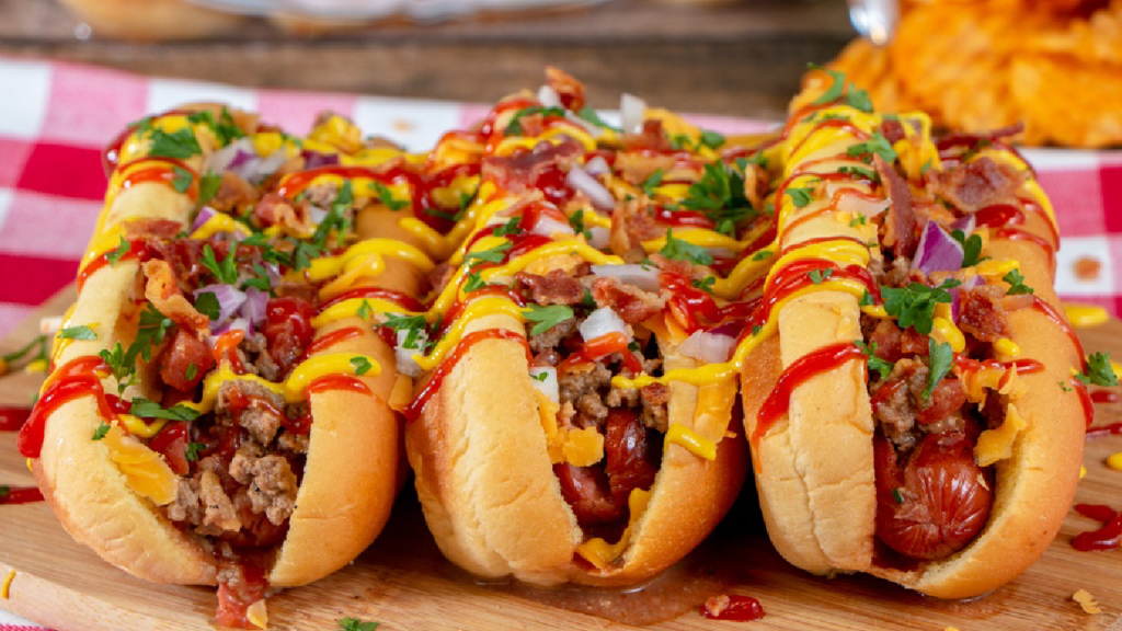 Les hot dogs et les hamburgers : des aliments à limiter
