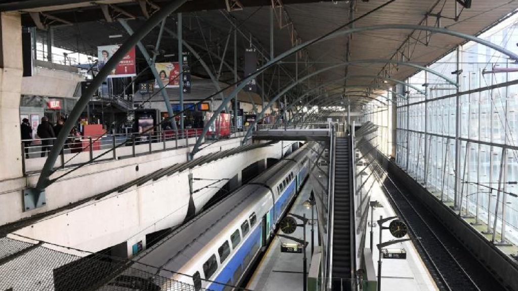 Tension à la gare de Lille : Reprise du trafic après une opération de police


